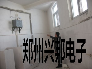 溝槽式廁所節(jié)水器在鄭州二七區(qū)長江東路小學(xué)安裝現(xiàn)場(chǎng)